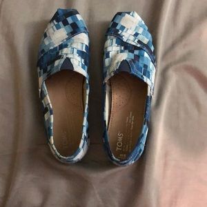 Multi colored Blue Toms size 6W